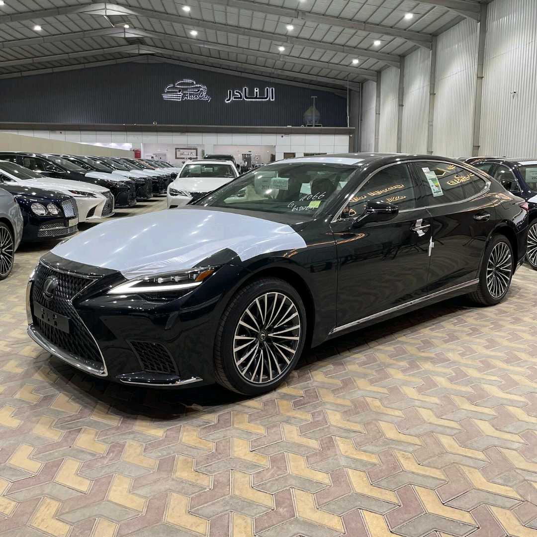 LEXUS LS  2025