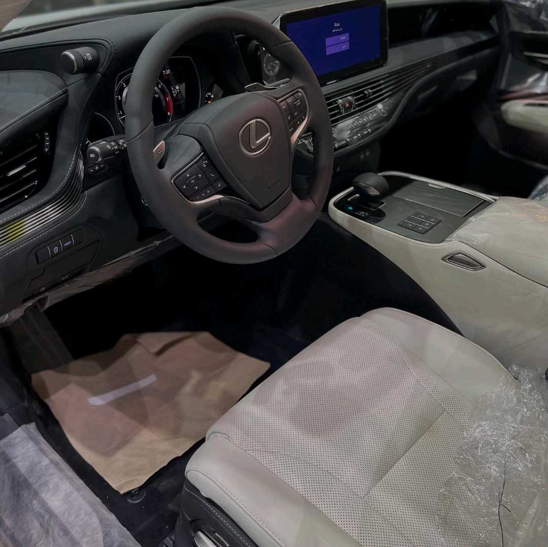 Car Image 2025 LEXUS LS 