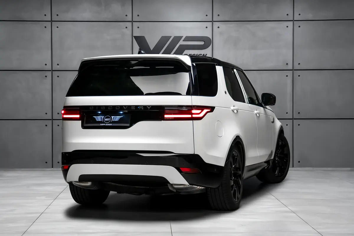 Car Image 2024 LAND ROVER DISCOVERY 