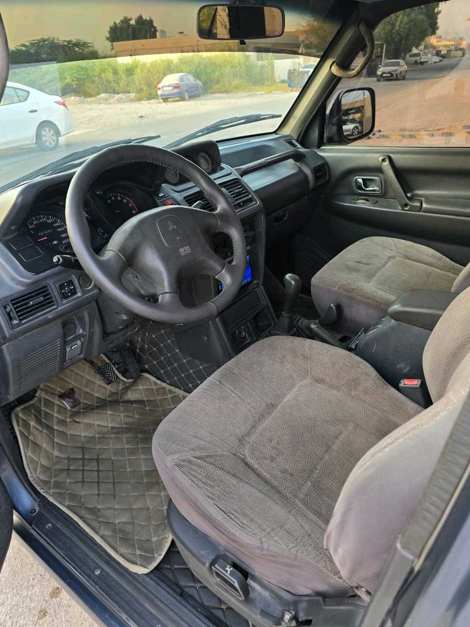 Car Image 1998 MITSUBISHI PAJERO 