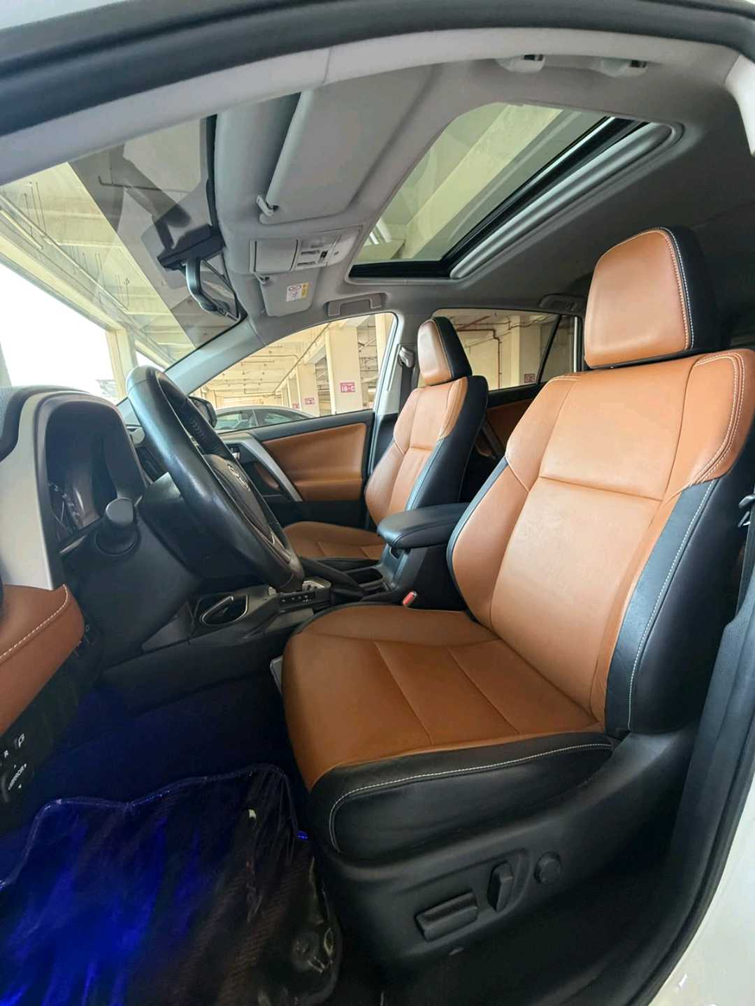 Car Image 2018 TOYOTA RAV4 