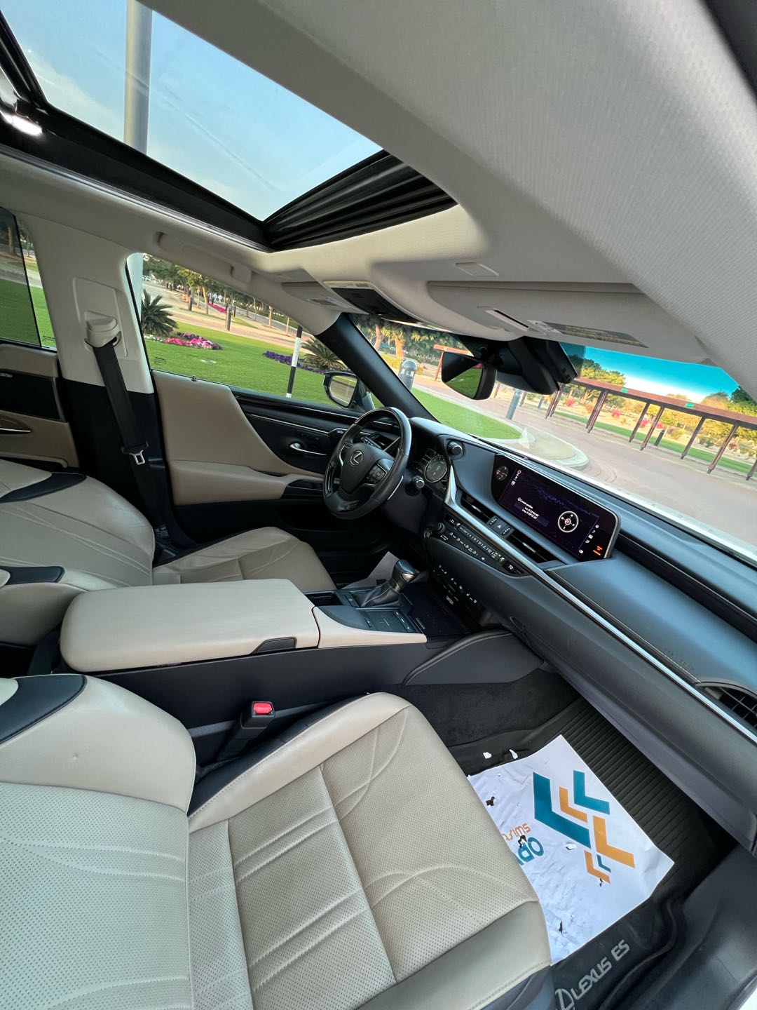Car Image 2019 LEXUS ES 350