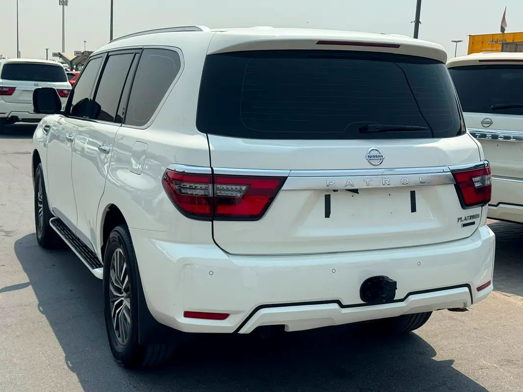 Car Image 2015 NISSAN PATROL SE
