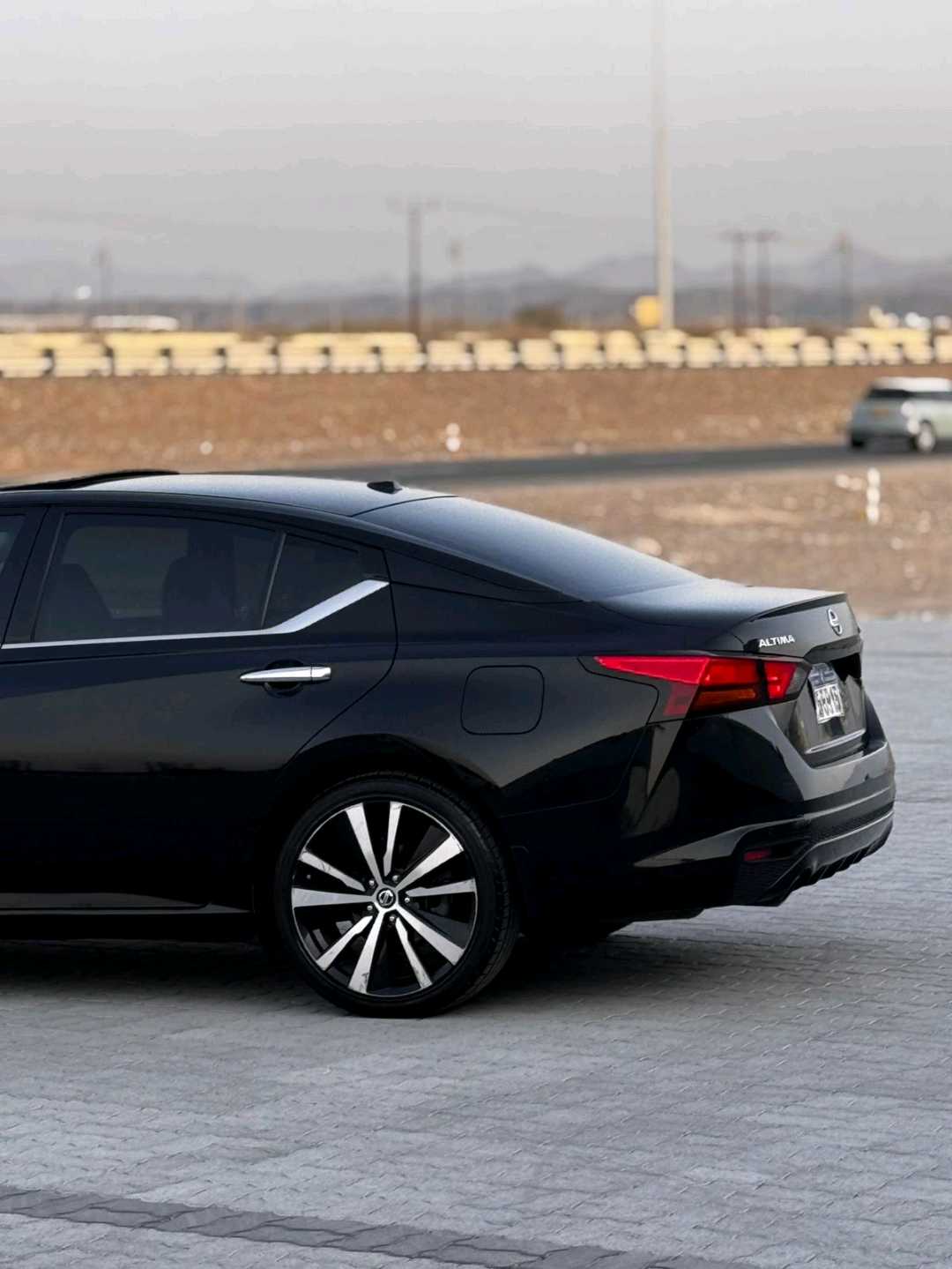 Car Image 2019 NISSAN ALTIMA Platinum 