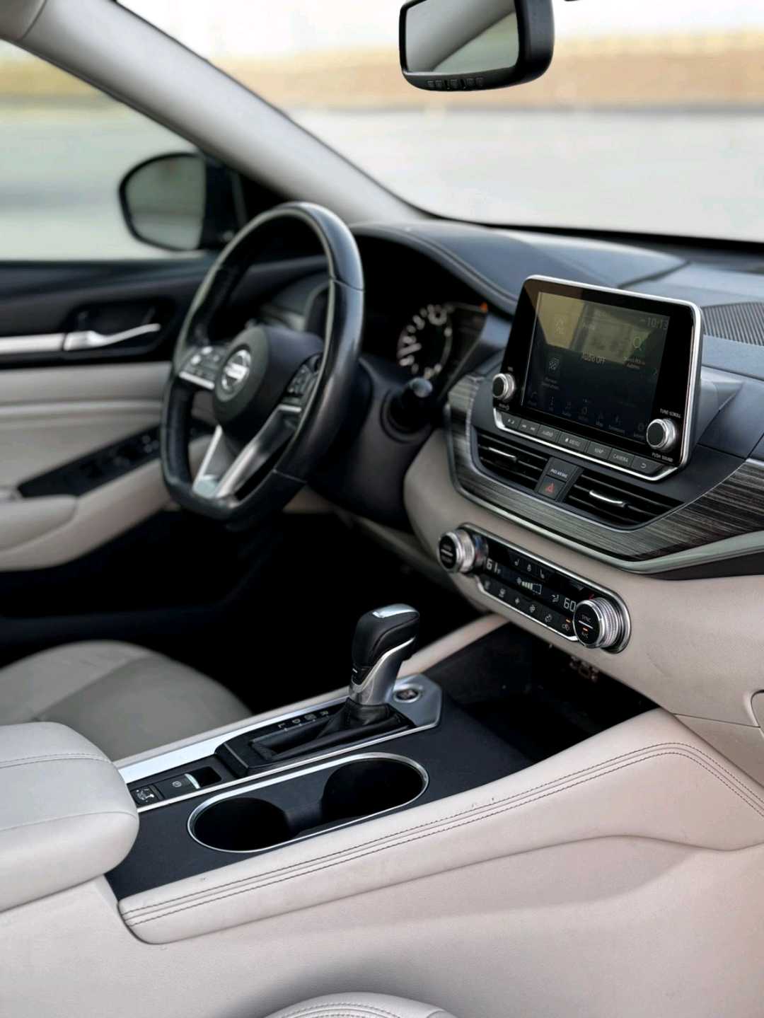 Car Image 2019 NISSAN ALTIMA Platinum 