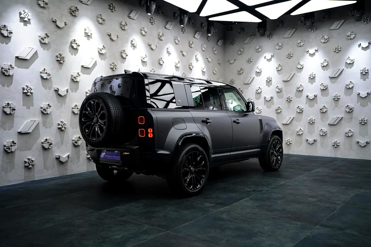 Car Image 2025 LAND ROVER DEFENDER 110 SE