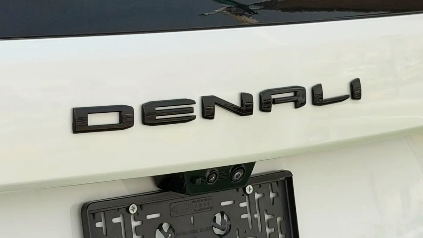 Car Image 2025 GMC YUKON Denali