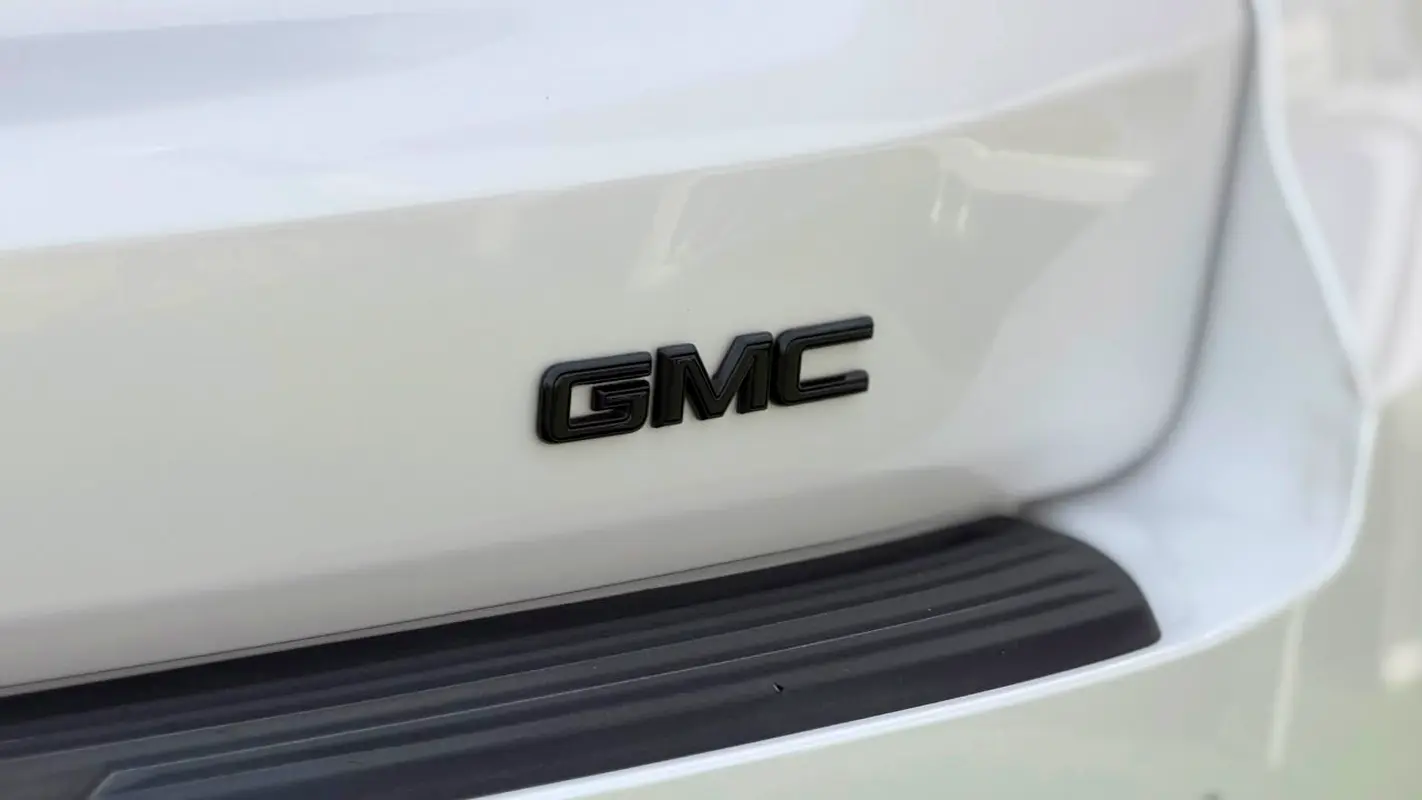 Car Image 2025 GMC YUKON Denali