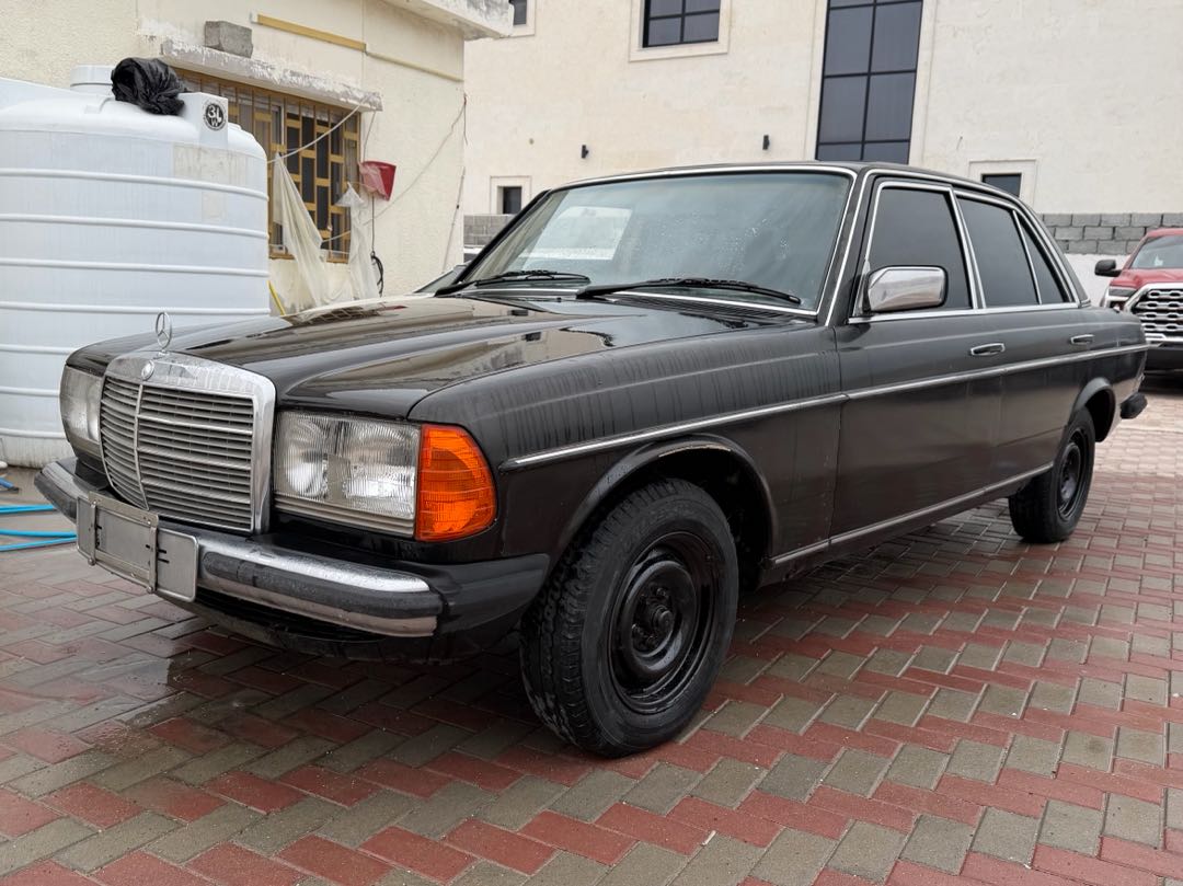 Car Image 1985 MERCEDES E Class 280