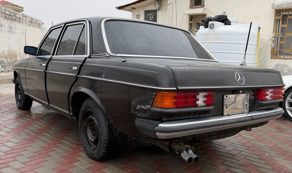 Car Image 1985 MERCEDES E Class 280