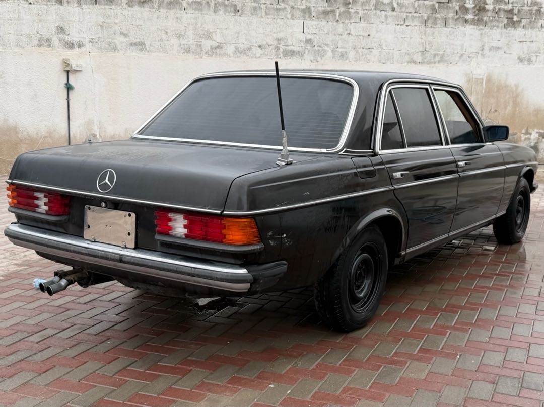 Car Image 1985 MERCEDES E Class 280