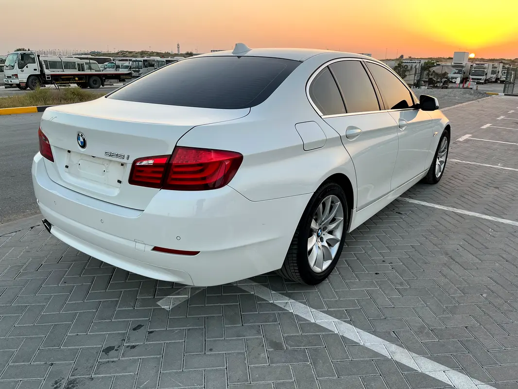 Car Image 2013 BMW 5 SERIES 528