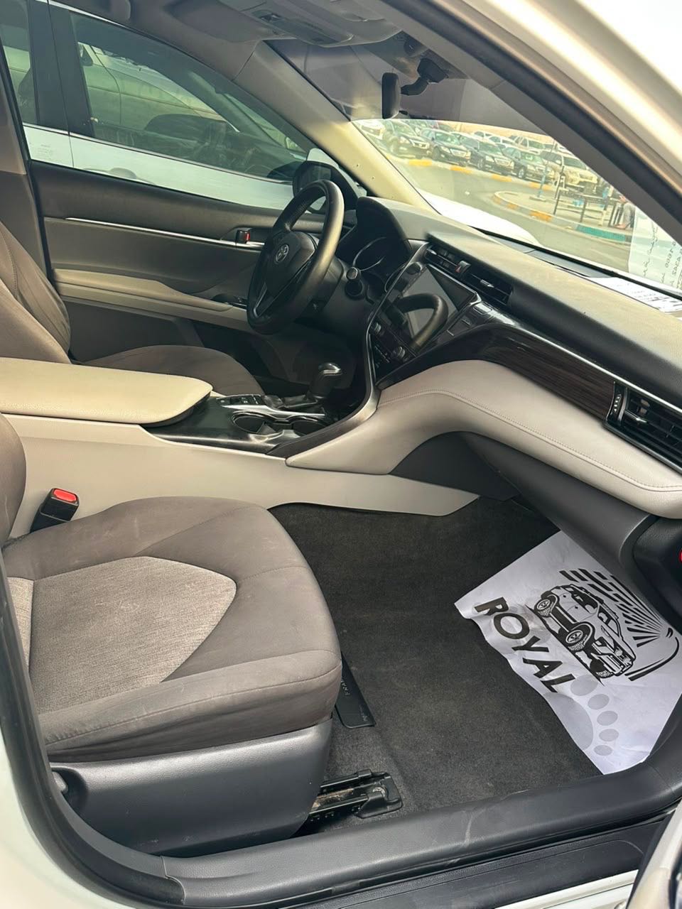 Car Image 2019 TOYOTA CAMRY LE