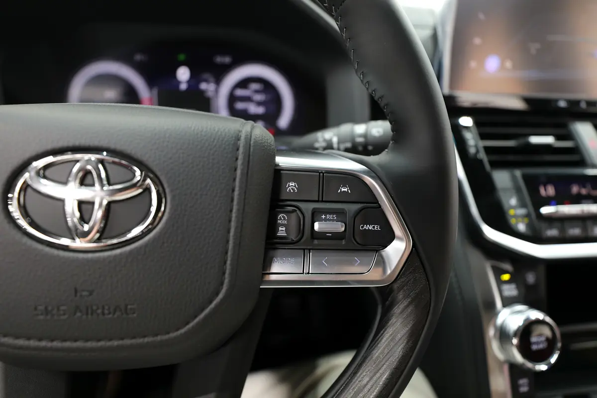 Car Image 2026 TOYOTA LAND CRUISER VX.R