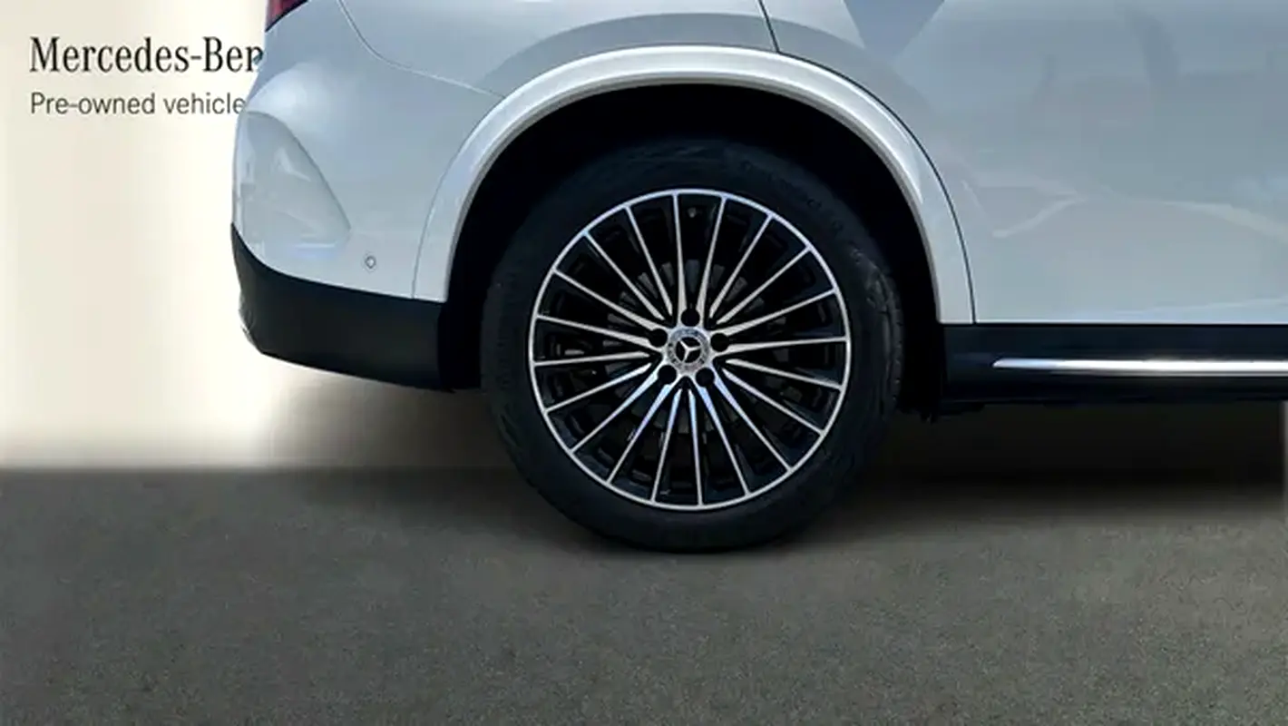 Car Image 2025 MERCEDES GLC CLASS 