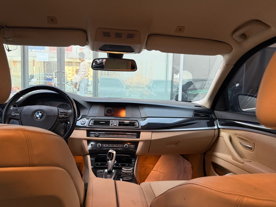 Car Image 2012 BMW 5 SERIES 520