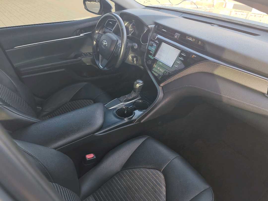 Car Image 2020 TOYOTA CAMRY SE