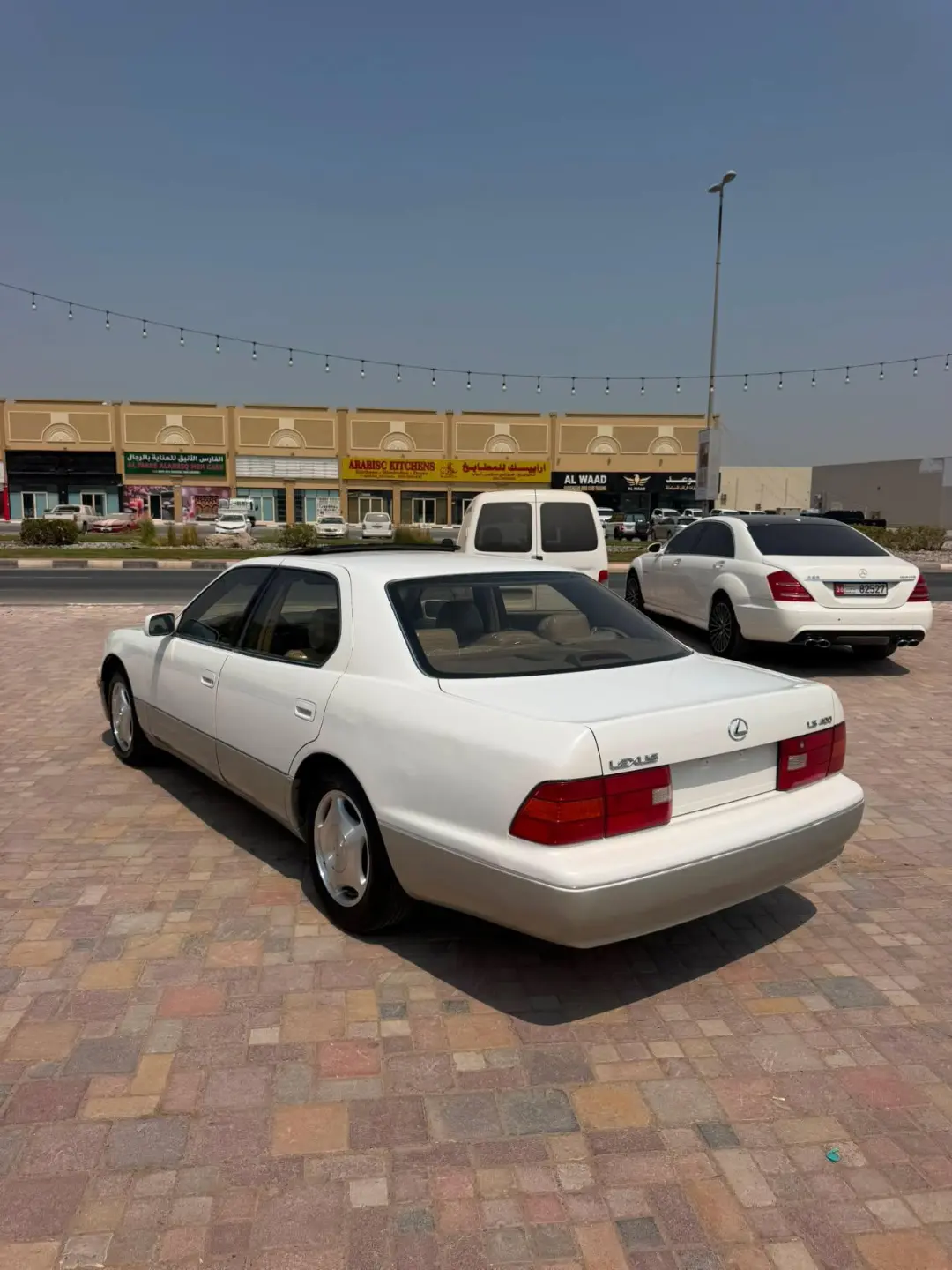 Car Image 1998 LEXUS LS 400