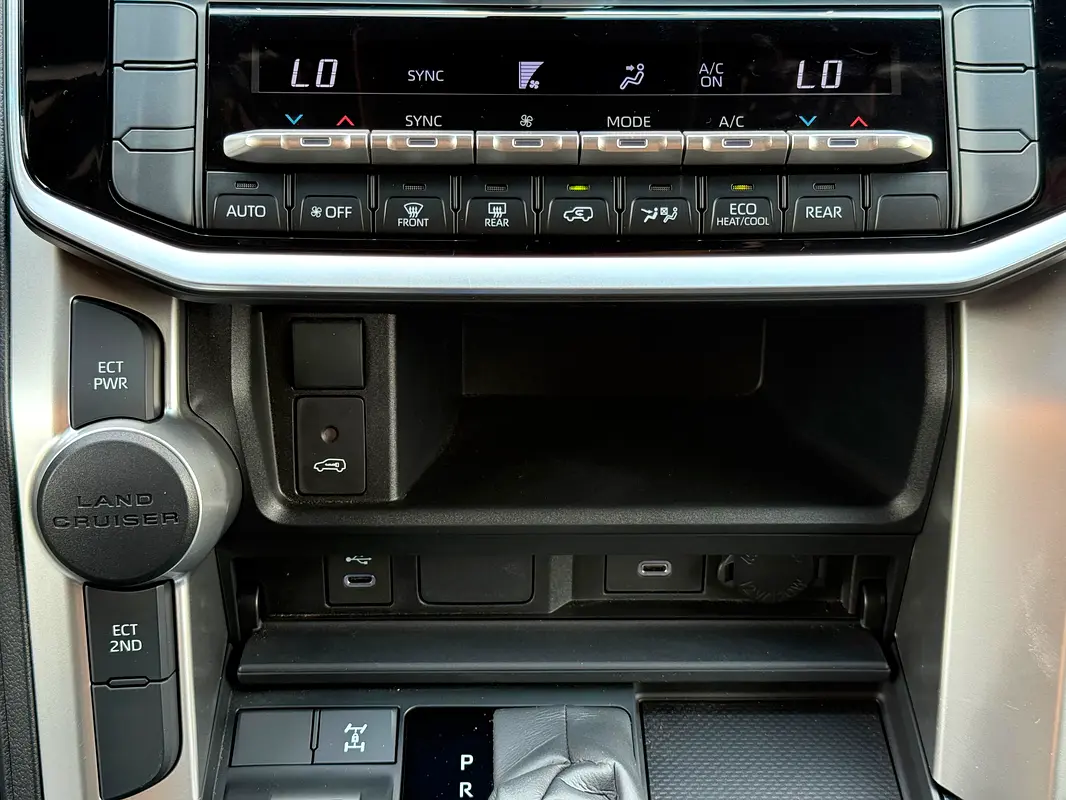 Car Image 2026 TOYOTA LAND CRUISER GX.R