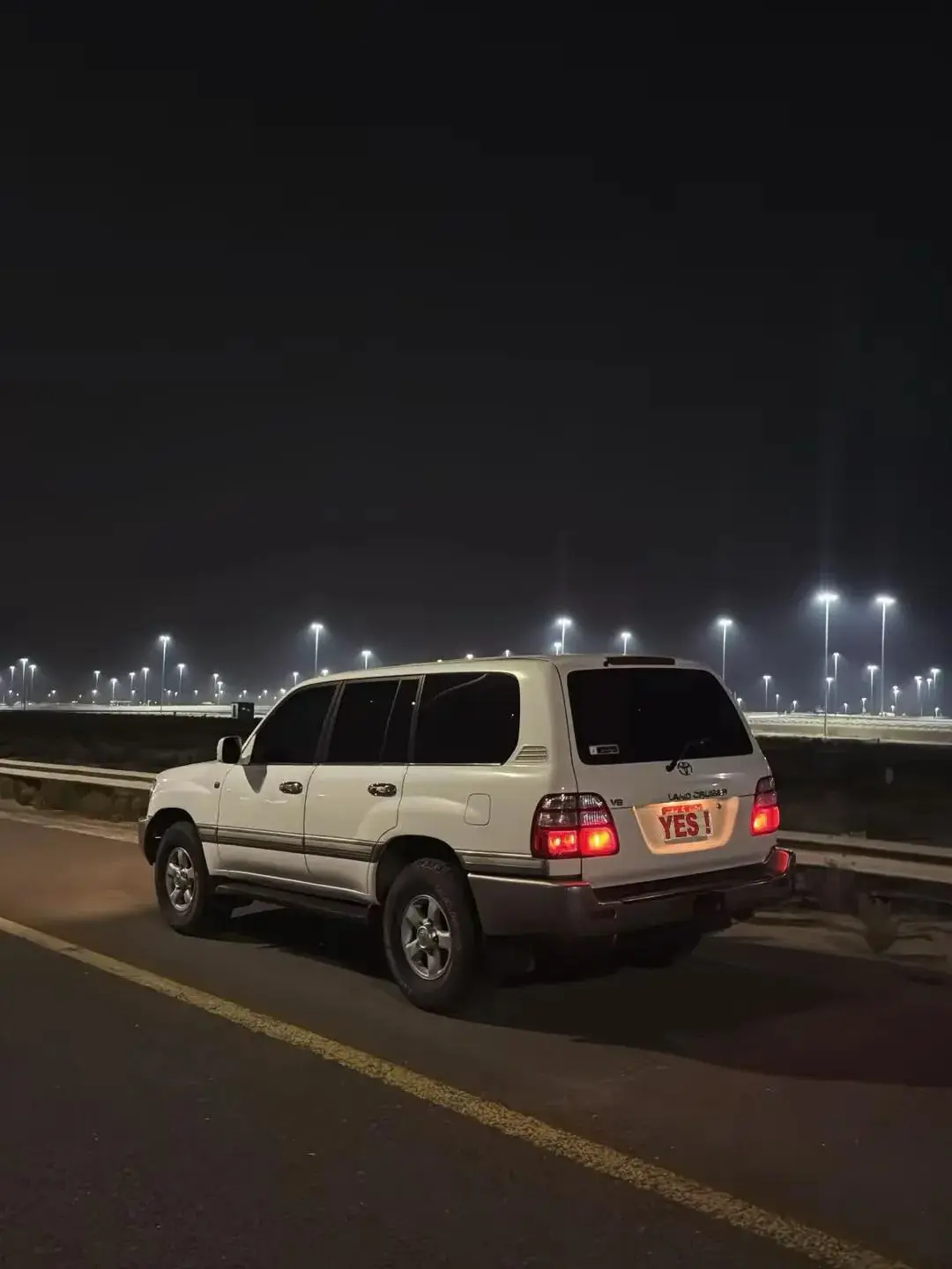 Car Image 1999 TOYOTA LAND CRUISER VX.R