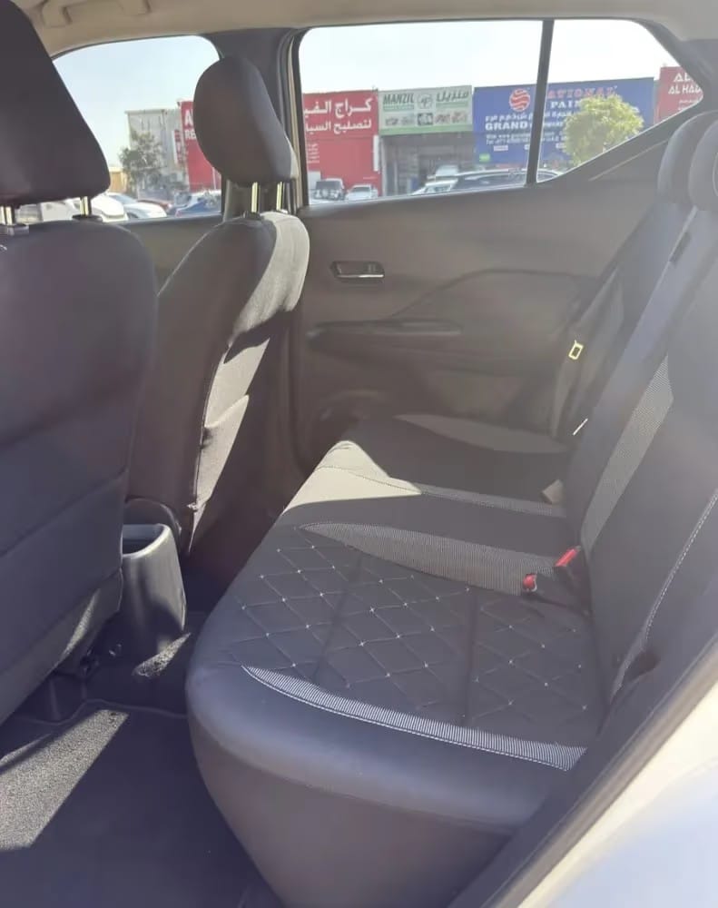 Car Image 2018 NISSAN KICKS 