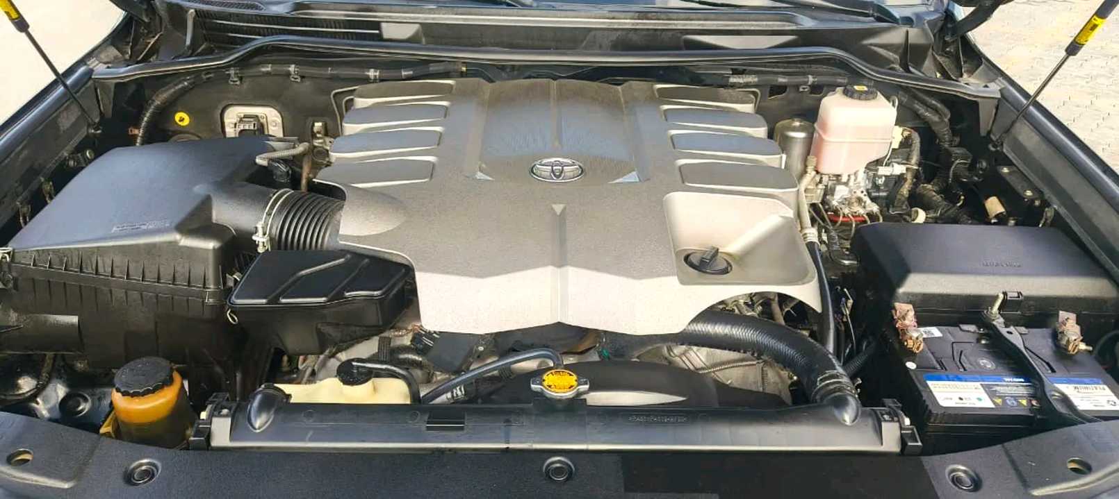 Car Image 2015 TOYOTA LAND CRUISER GX.R