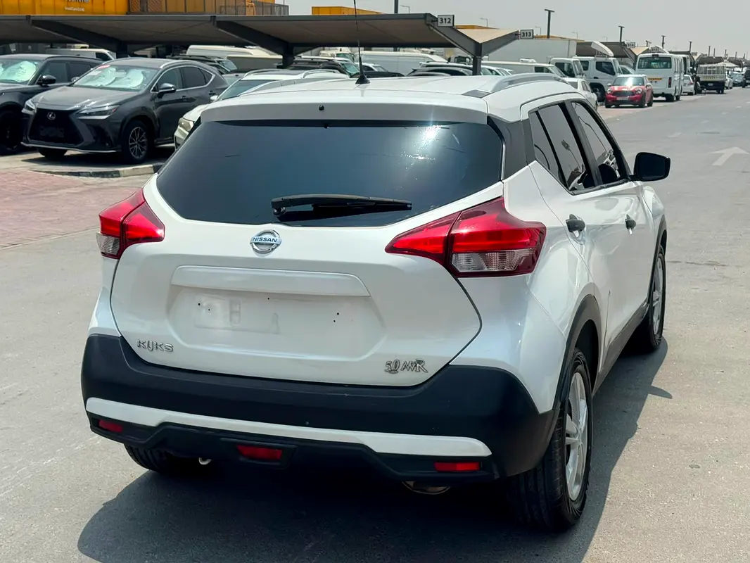 Car Image 2018 NISSAN KICKS 