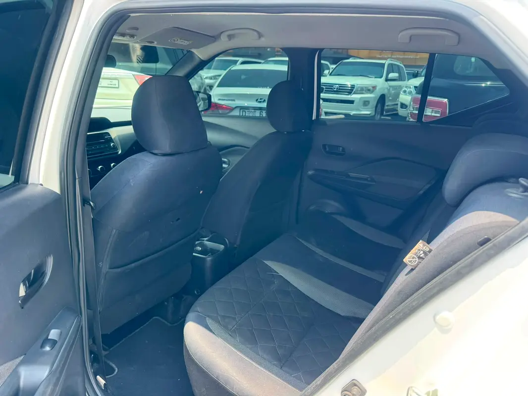 Car Image 2018 NISSAN KICKS 