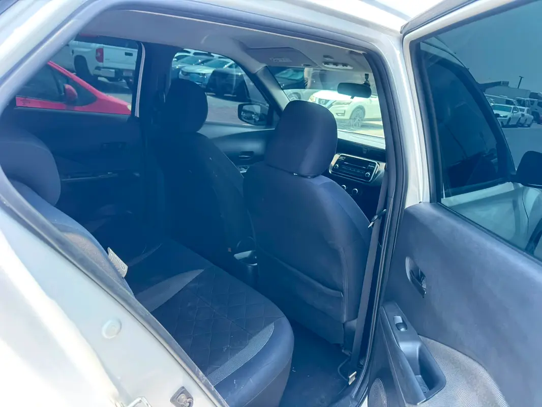 Car Image 2018 NISSAN KICKS 