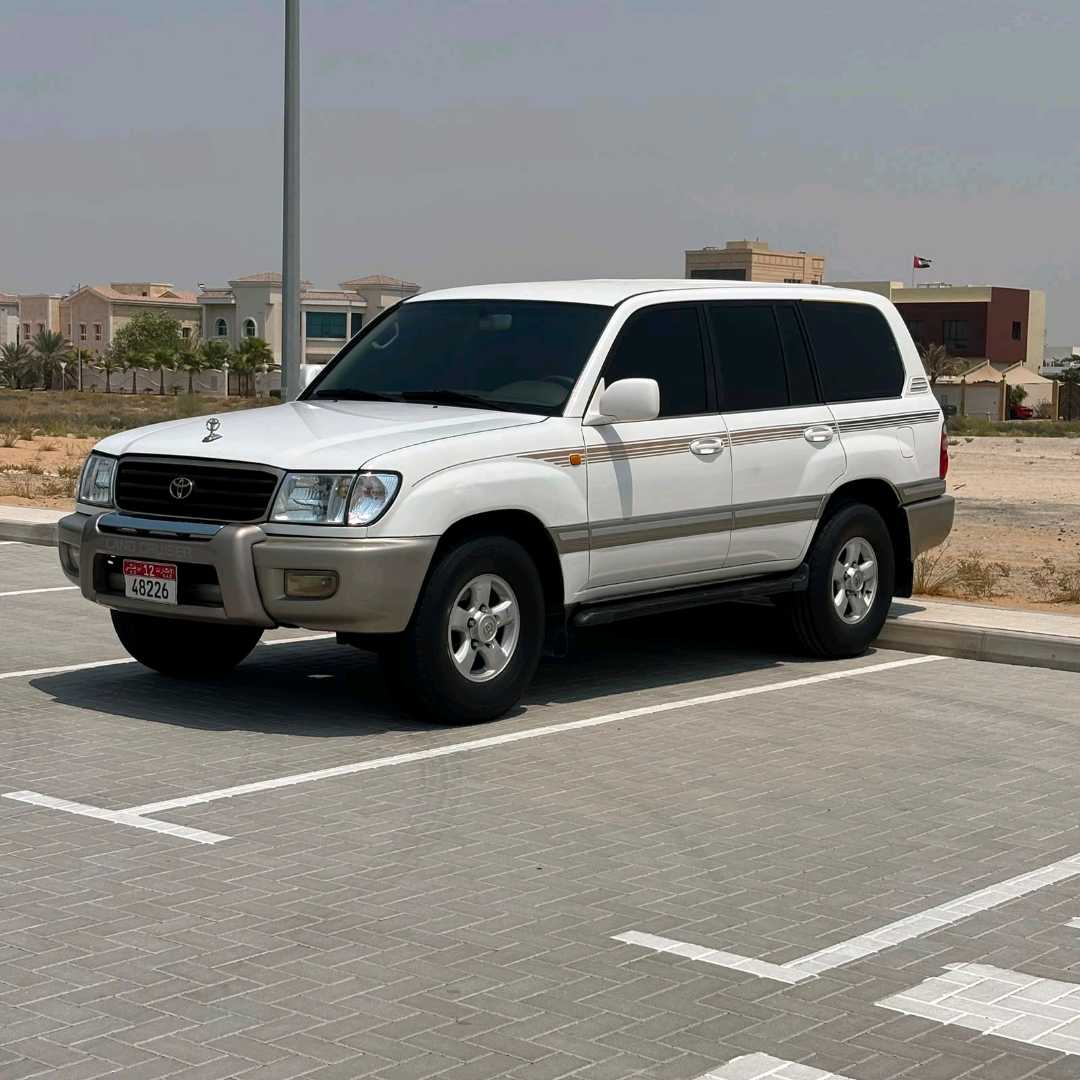 Car Image 1999 TOYOTA LAND CRUISER VX.R