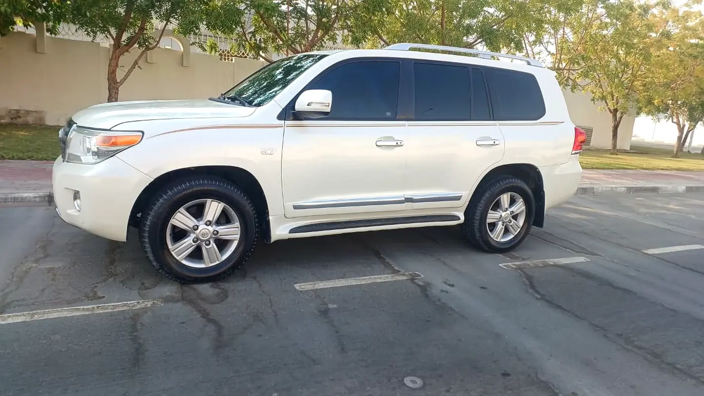 Car Image 2014 TOYOTA LAND CRUISER VX.R