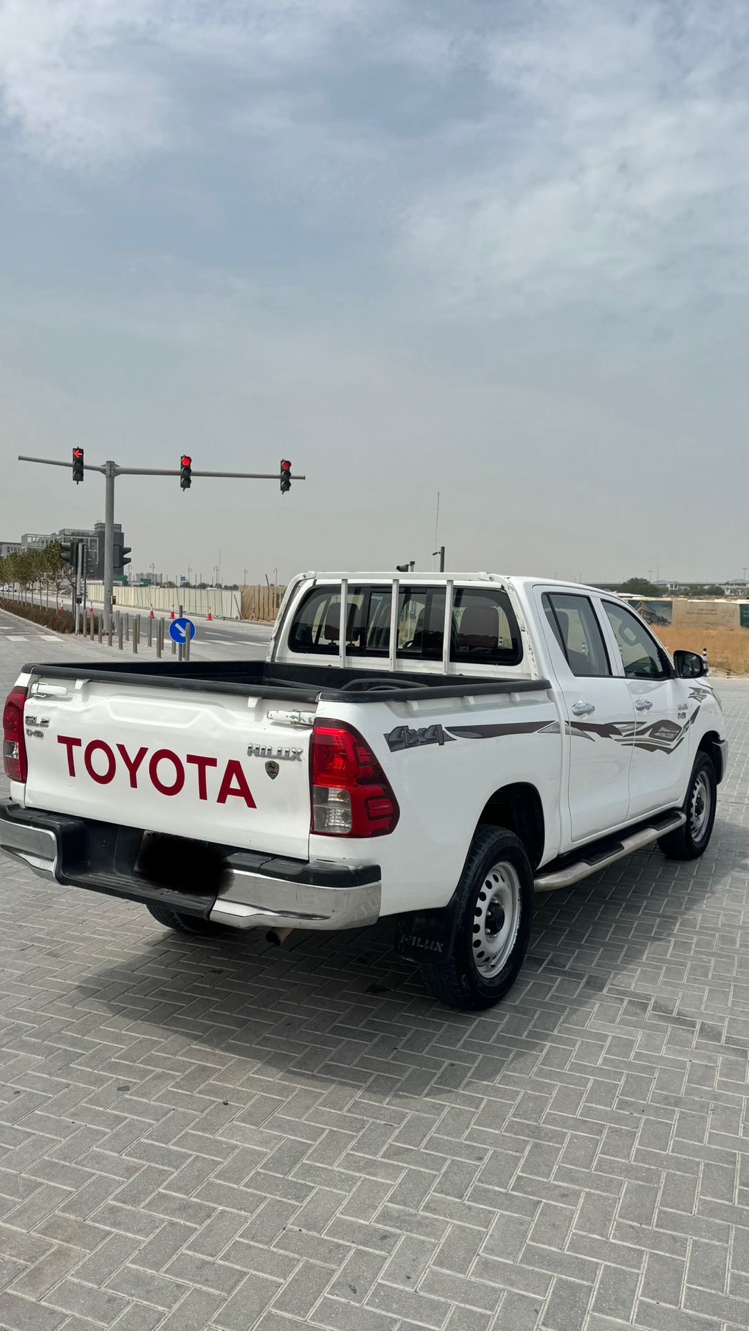 Car Image 2020 TOYOTA HILUX 2.4