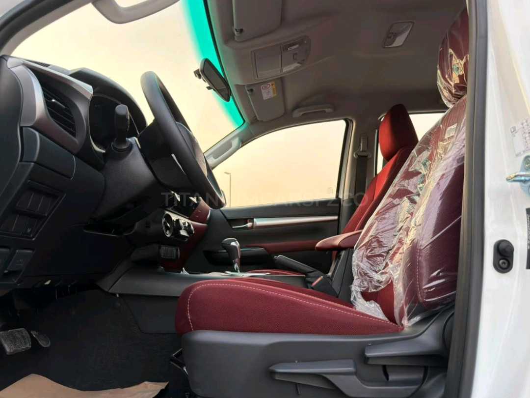Car Image 2026 TOYOTA HILUX SR5