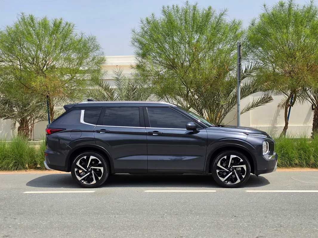 Car Image 2025 MITSUBISHI OUTLANDER 
