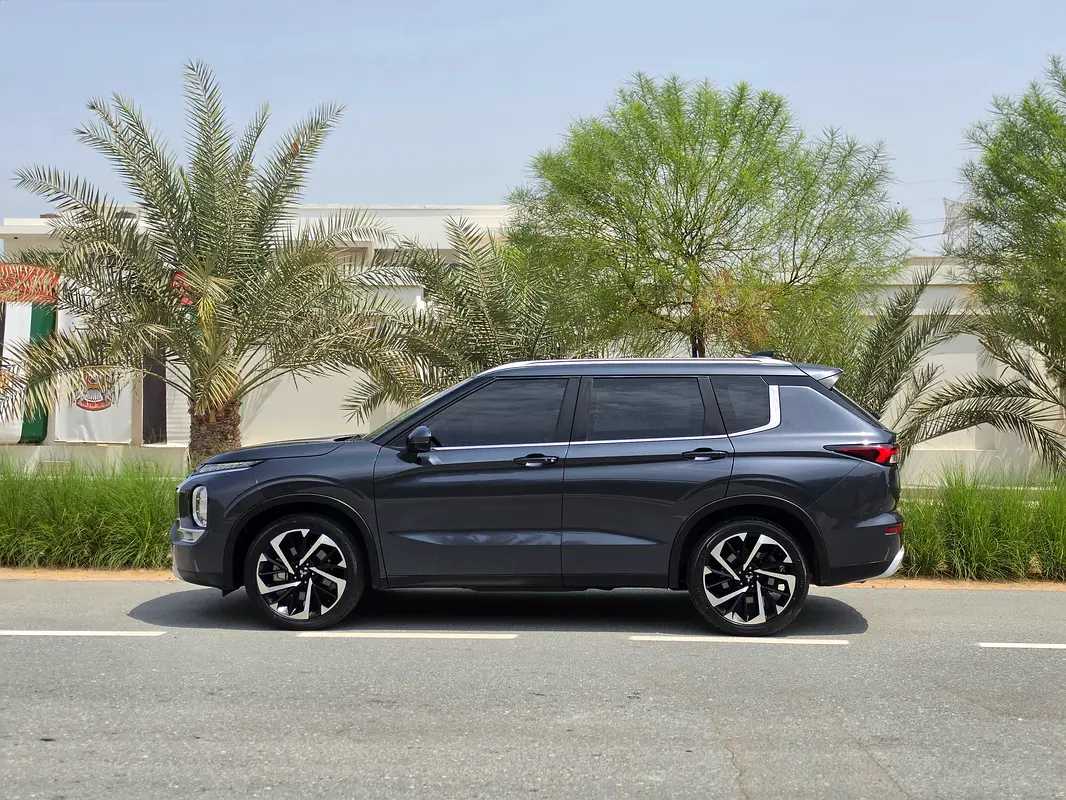 Car Image 2025 MITSUBISHI OUTLANDER 