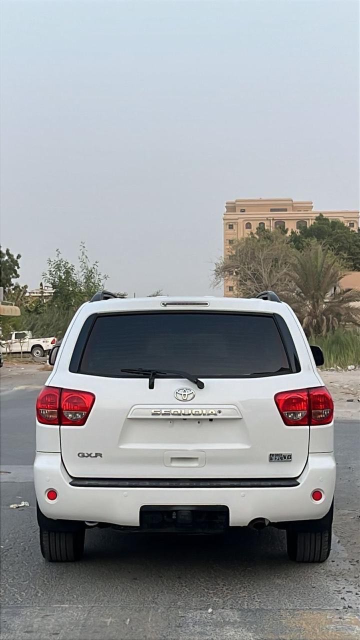 Car Image 2014 TOYOTA SEQUOIA 