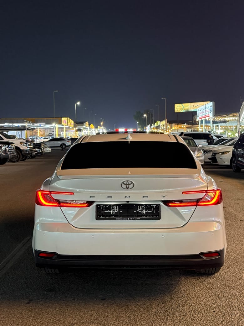 Car Image 2025 TOYOTA CAMRY LE