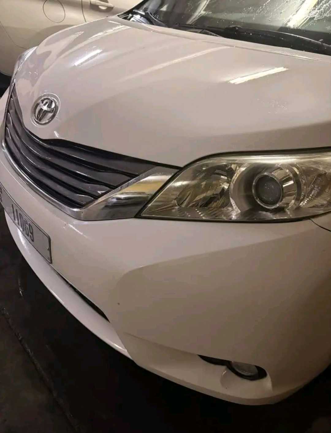 Car Image 2013 TOYOTA SIENNA 