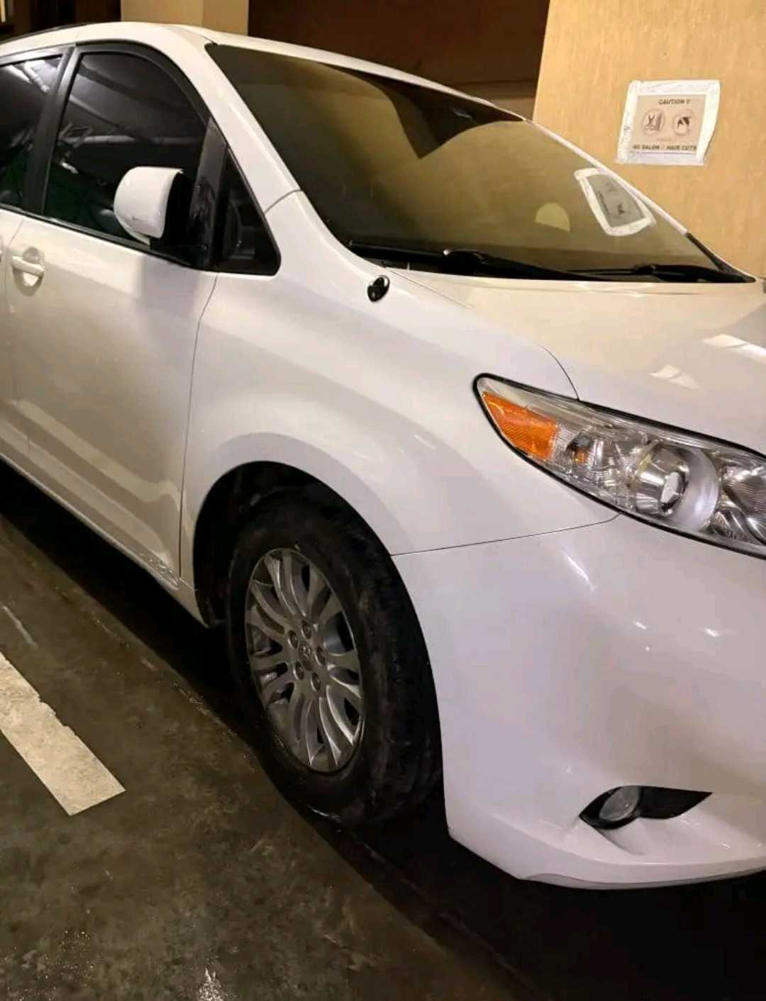 Car Image 2013 TOYOTA SIENNA 