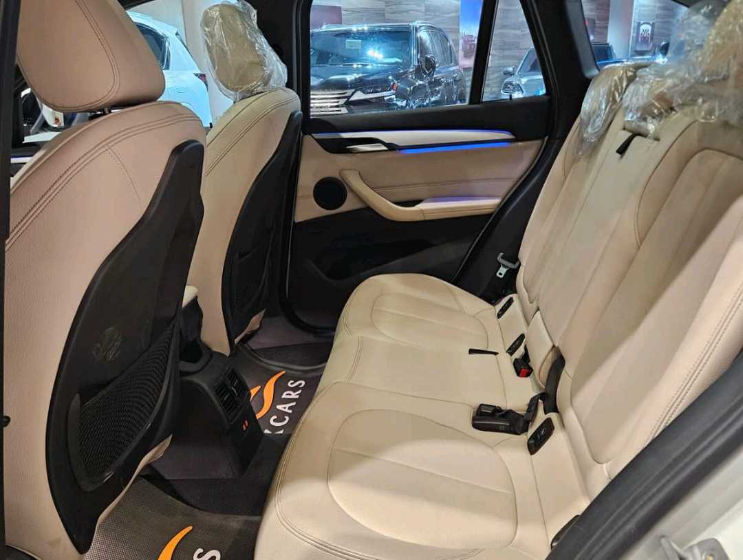 Car Image 2020 BMW X1 20