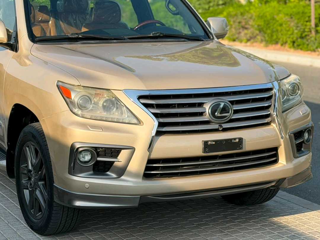 Car Image 2014 LEXUS LX 570