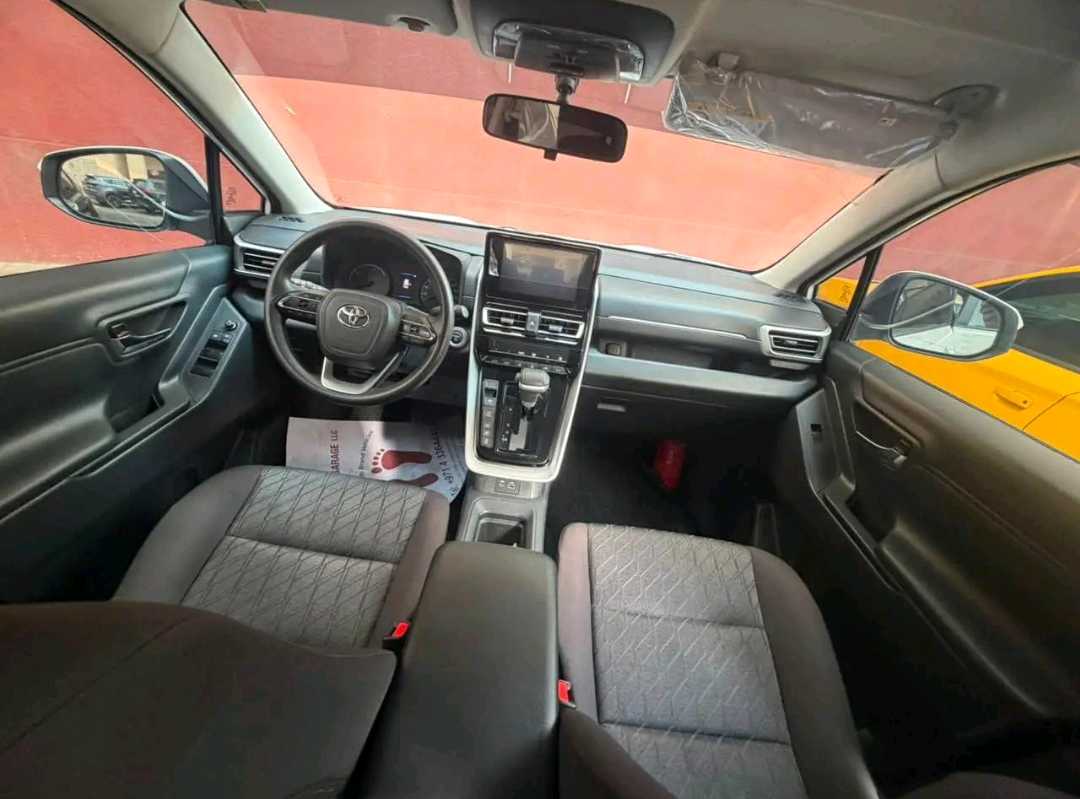 Car Image 2024 NISSAN KICKS 
