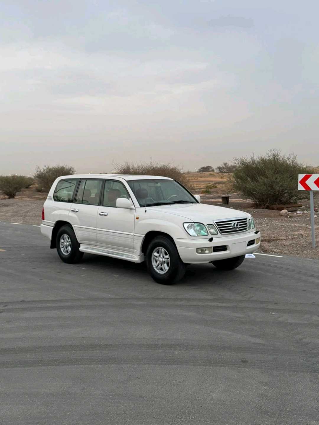 Car Image 1998 LEXUS LX 470