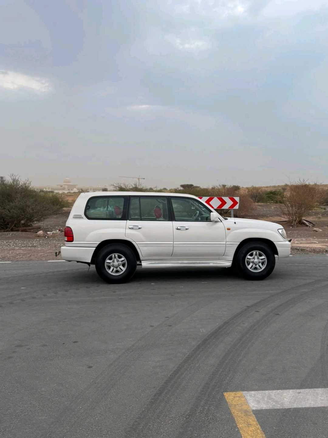 Car Image 1998 LEXUS LX 470