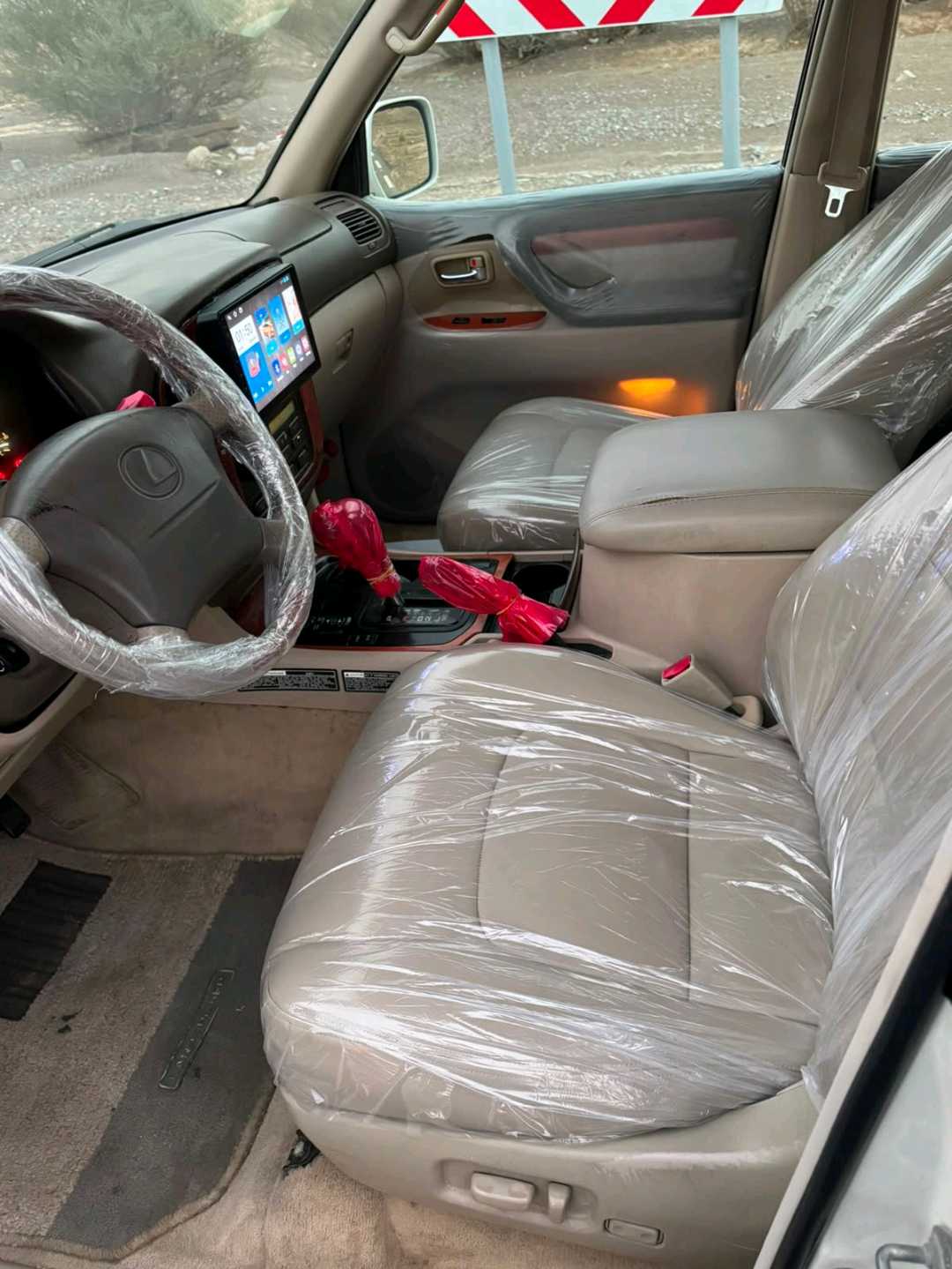 Car Image 1998 LEXUS LX 470