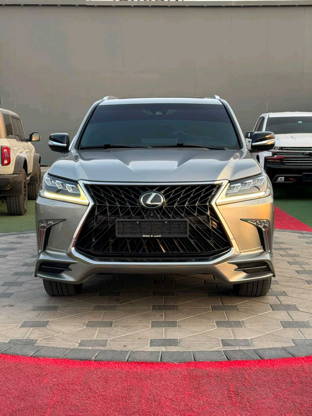 Car Image 2018 LEXUS LX 570