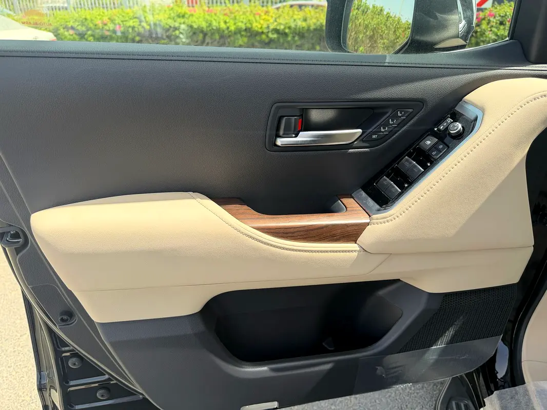 Car Image 2026 TOYOTA LAND CRUISER VX.R