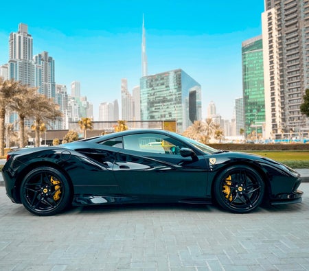 فيراري F8 2020