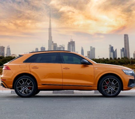 AUDI Q8 2021