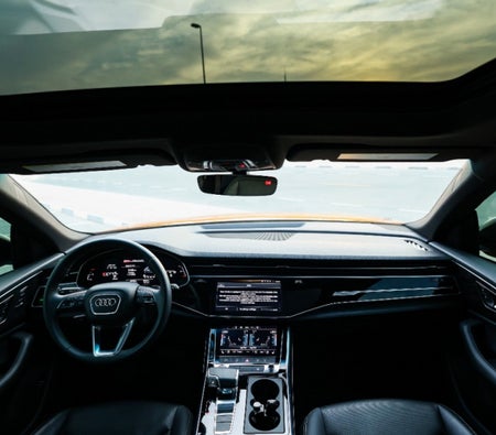 AUDI Q8 2021